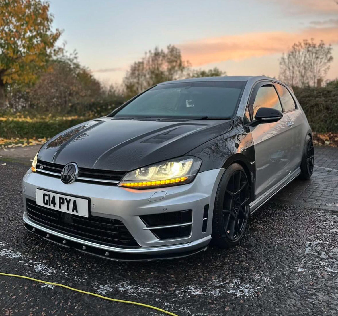 Volkswagen Golf MK7 / MK7.5 Shark Style Carbon Fibre Vented Bonnet (Replacement) 2013 - 2021